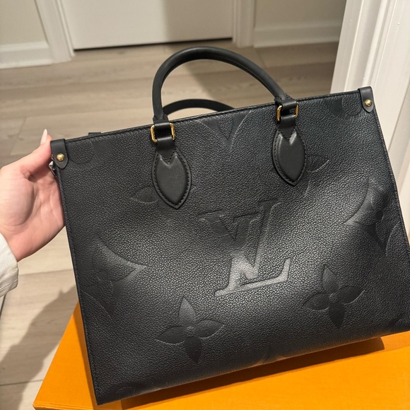 Louis Vuitton Onthego MM Monogram Empreinte Leather - Picture 2 of 16